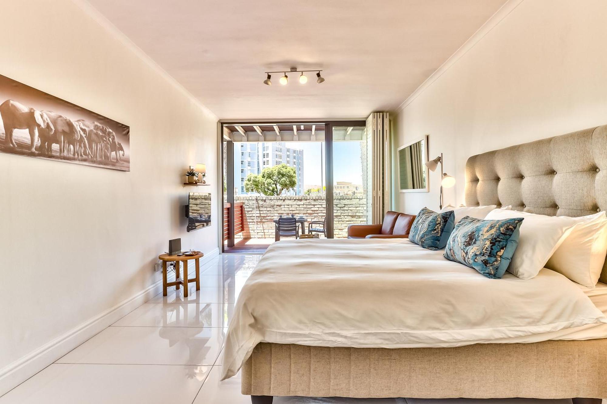 Apartment Beachside With Amazing Views And No Loadshedding Cape Town