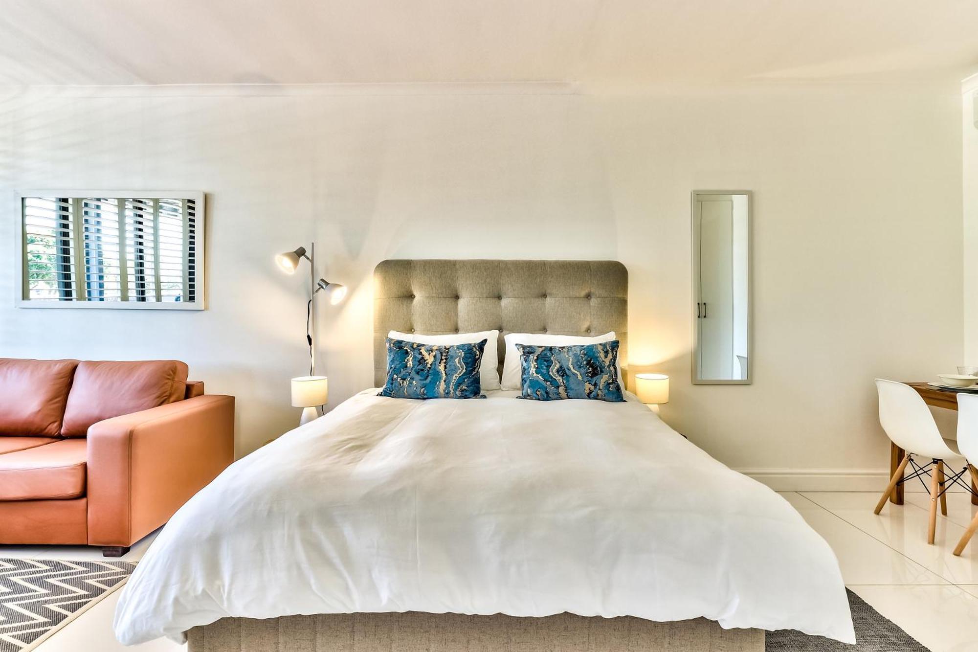 Beachside With Amazing Views And No Loadshedding Apartment *
