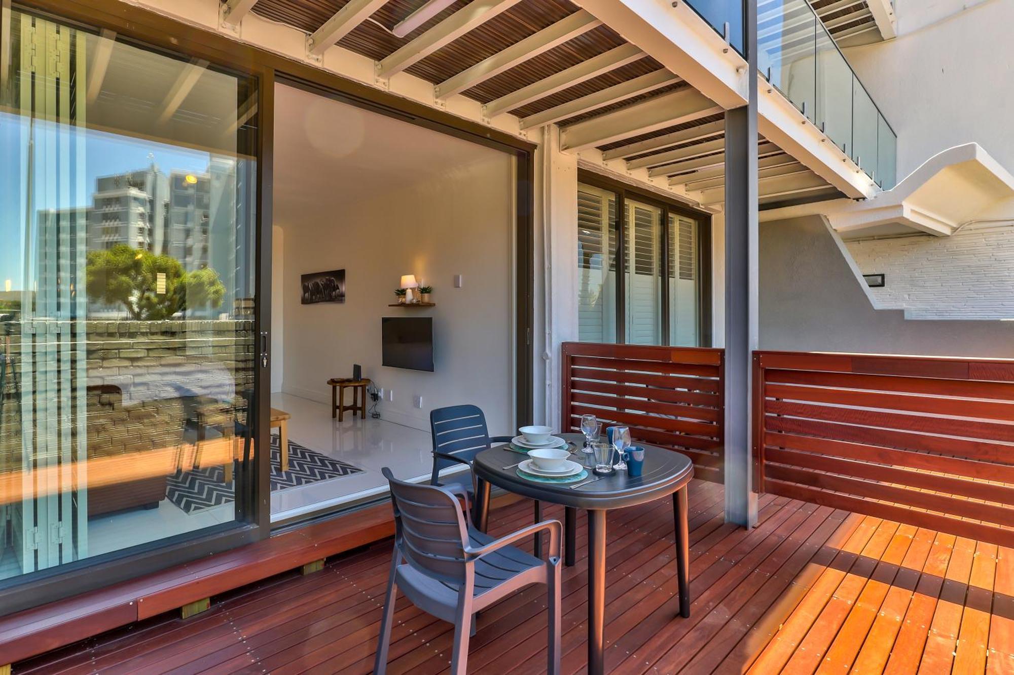 Beachside With Amazing Views And No Loadshedding Apartment